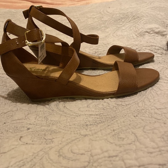 Low wedge straps sandal - Picture 2 of 4